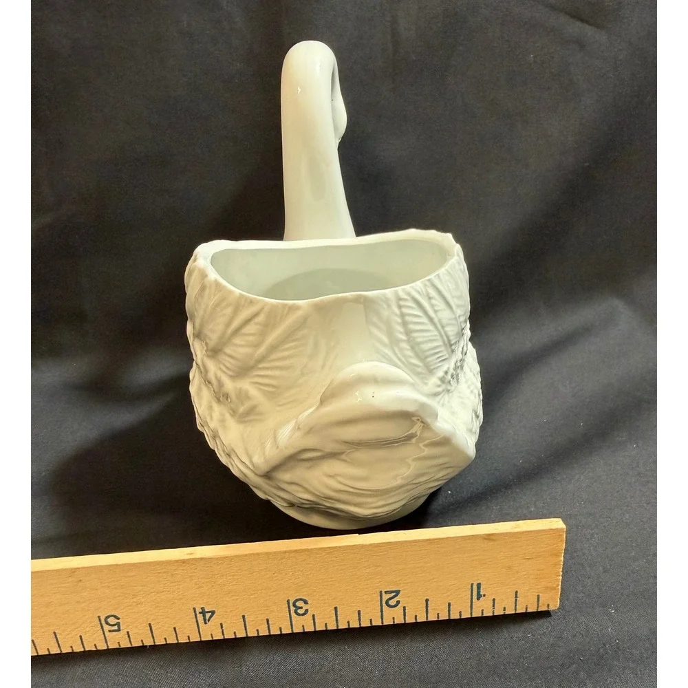 Vintage‎ White Ceramic Swan Planter Glossy Grandmillennial Cottagecore MCM